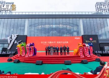 新疆最大商业综合体，砂之船（乌鲁木齐）奥莱璀璨开业