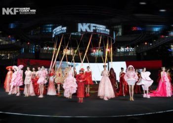 牵手扬子晚报深融时代魅力，打造潮流胜境彰显城市气质 2024南京国际时尚周完美收官