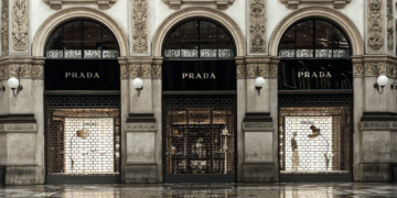 中金分析称Prada第三季度收入增速将放缓
