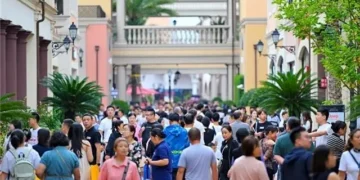 佛罗伦萨小镇黄金周传捷报，业绩客流全方位均衡上涨