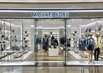 Michael Kors母公司承认战略失误