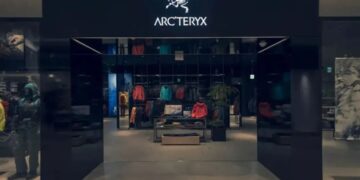 始祖鸟母公司第三季度中国市场收入大涨56%