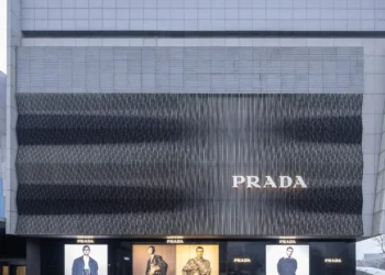 外媒:Prada接近以约16亿美元收购范思哲