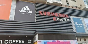 南京先锋奥特莱斯商场退出先锋广场，20年商业传奇 “折戟” 续约