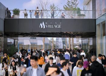 奥莱领秀现场直击 | MIXC VILLAGE 万象滨海购物村开业盛况