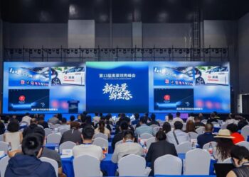 1850亿！第13届奥莱领秀峰会发布中国奥莱年度成绩单