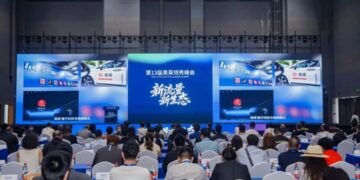 1850亿！第13届奥莱领秀峰会发布中国奥莱年度成绩单